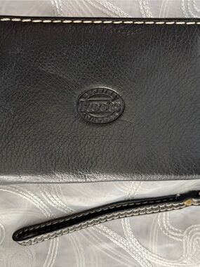 ROOTS black pebbled leather wristlet